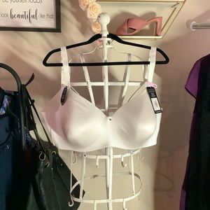 White Perfectly Smooth Bali Bra size 44D